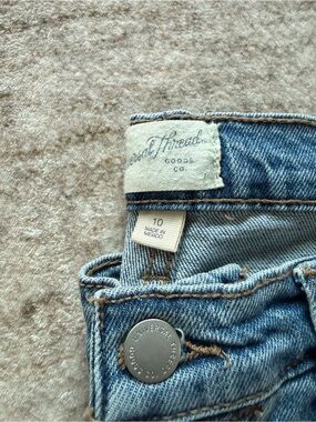 Universal Thread Light Blue High-Rise Women's Jeans